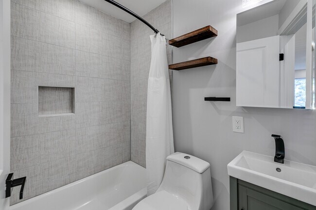 Building Photo - 3924 Haverford Ave