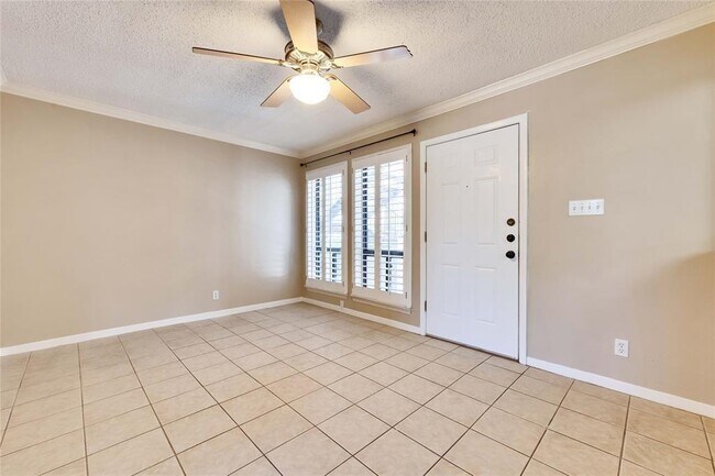 Building Photo - 2510 San Gabriel St