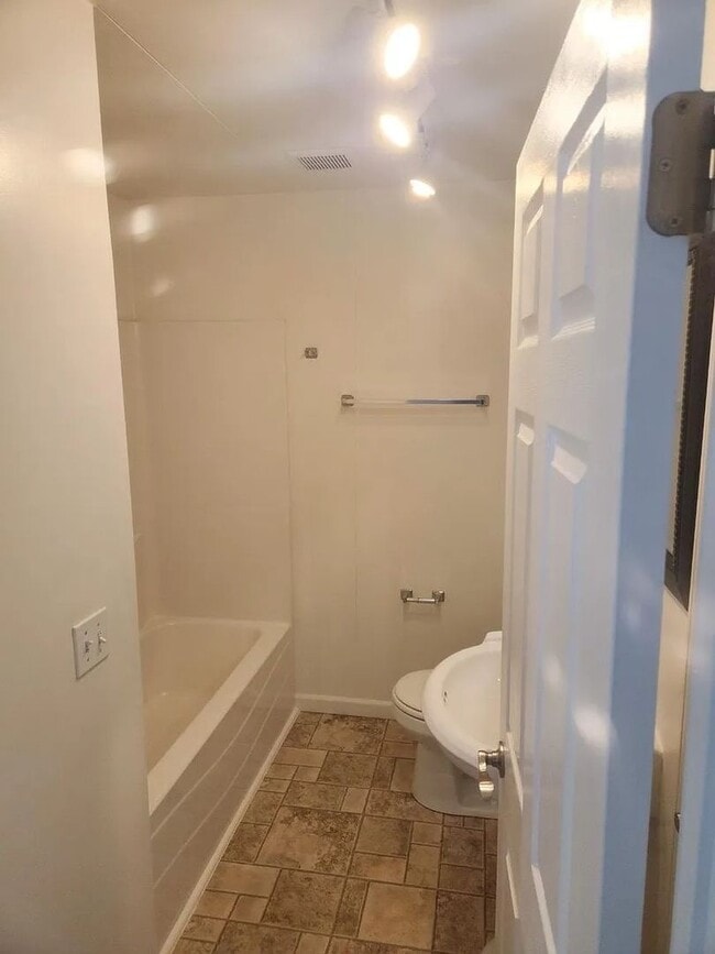 Building Photo - 701 N Florence St