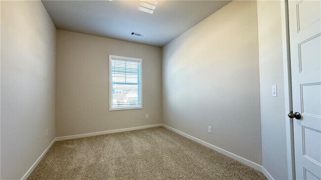 Building Photo - 5401 Bancroft Ln