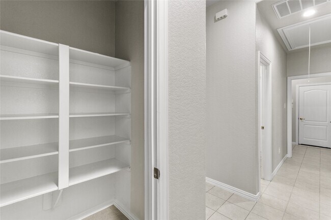 Building Photo - 131 San Jacinto Dr