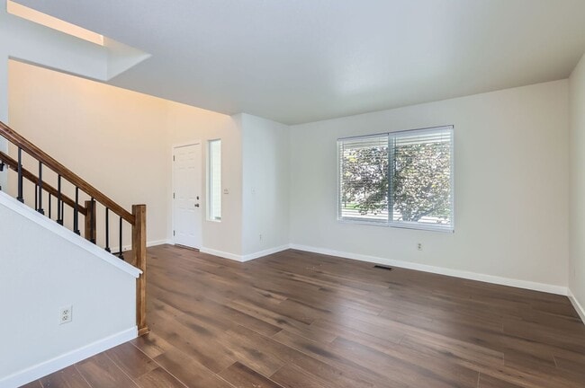 Building Photo - Gorgeous 4 Bed 2.5 Bath Home in Wolf Creek!