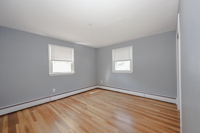 Building Photo - 245 Calef Rd