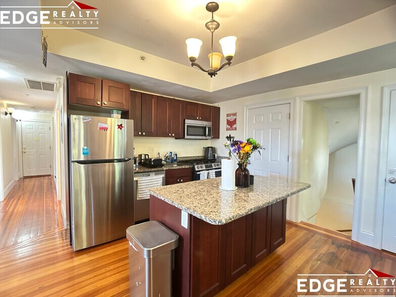 Primary Photo - 107 Fisher Ave