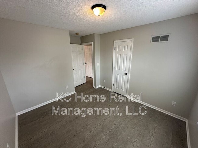 Building Photo - 1400 Cypress Dr