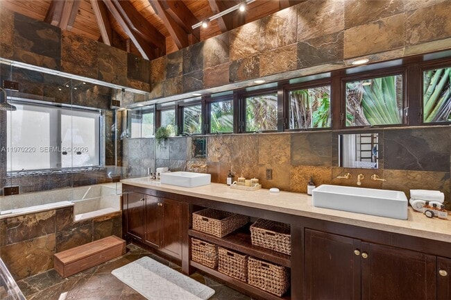 Building Photo - 14 W San Marino Dr