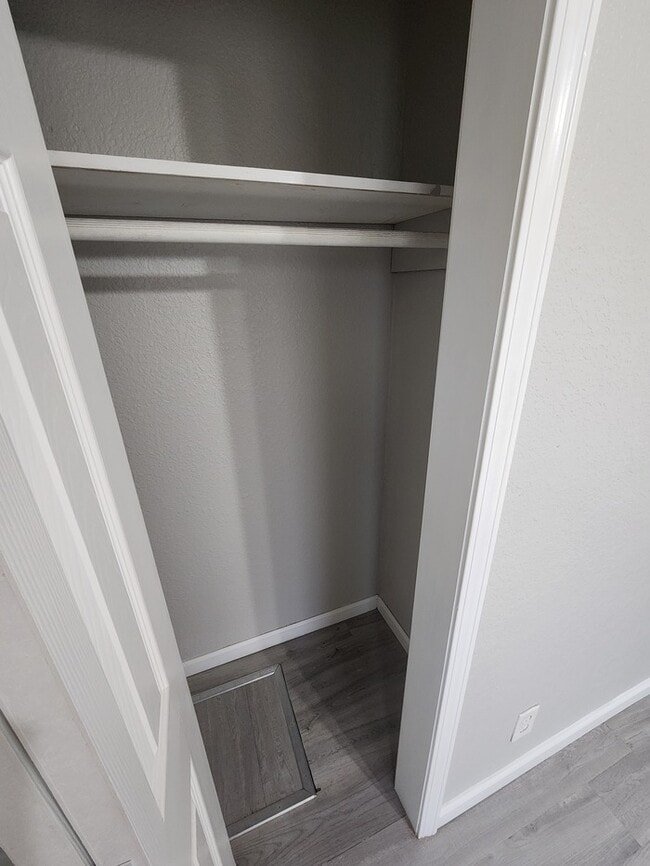 Building Photo - 205 Waverly Dr