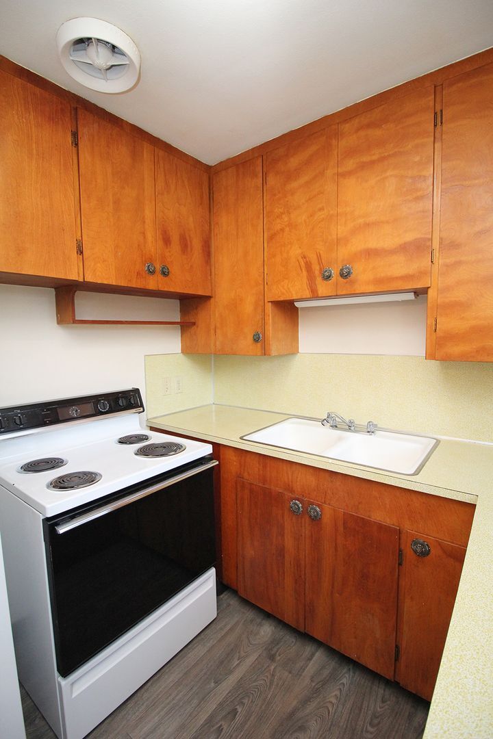 Building Photo - 2404-2418 SE 58th