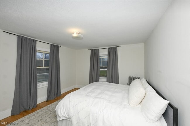 Building Photo - 2927 Huntington Rd