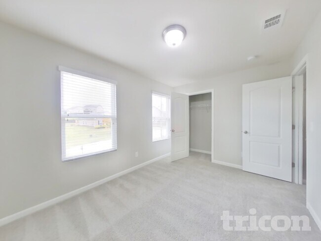 Building Photo - 2245 Bee Hive Dr