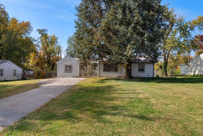 Building Photo - Beautiful Slab Home in Imperial with over ...