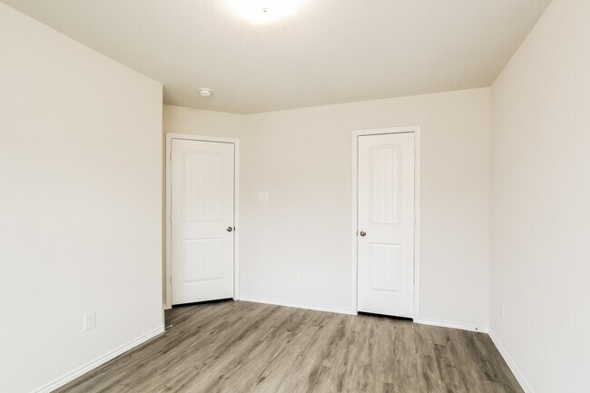 Building Photo - 135 Cooper Creek Ln