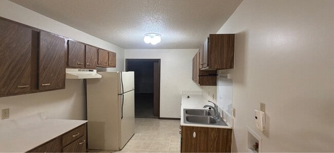 Building Photo - 524 Breezy Point Dr