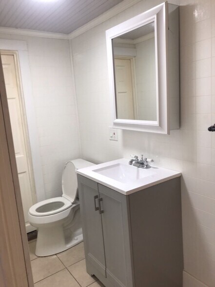 bathroom (shower only) - 10512 Jardine Ave