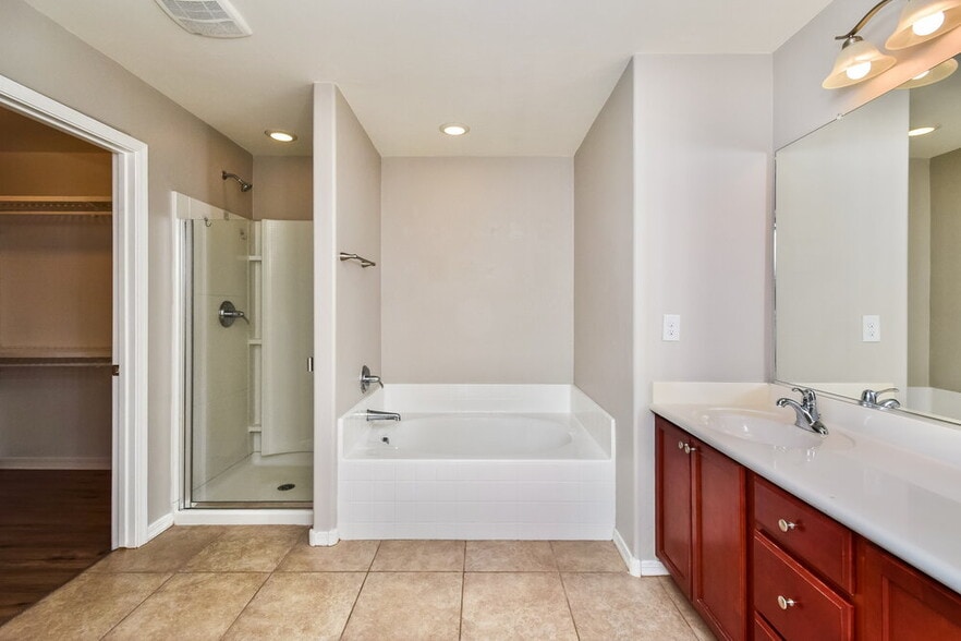 Building Photo - 6721 S May Fly Dr