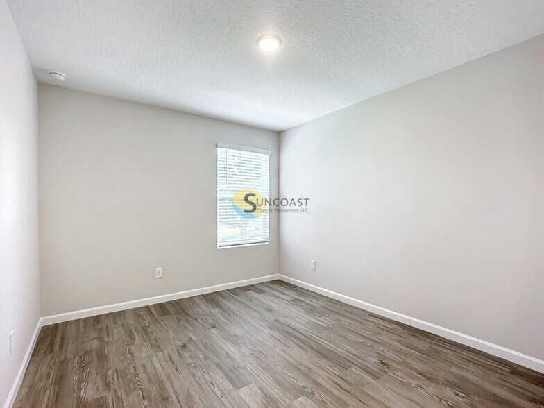 Building Photo - 6451 Breezy Oaks Wy