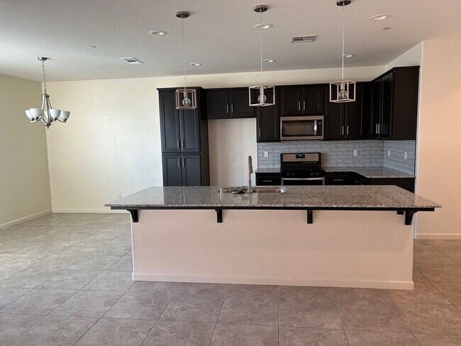 Building Photo - 3204 N Pratos Ct