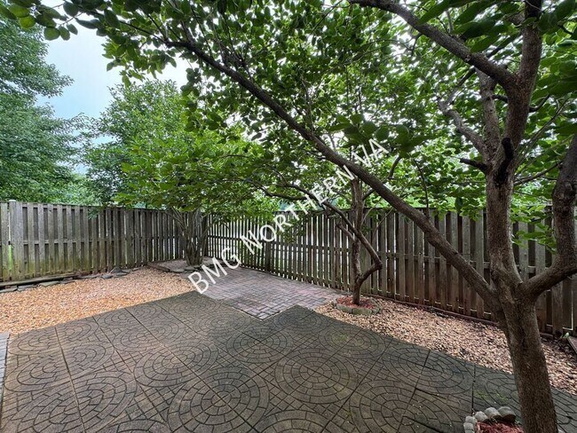 Building Photo - 10230 Magnolia Grove Dr