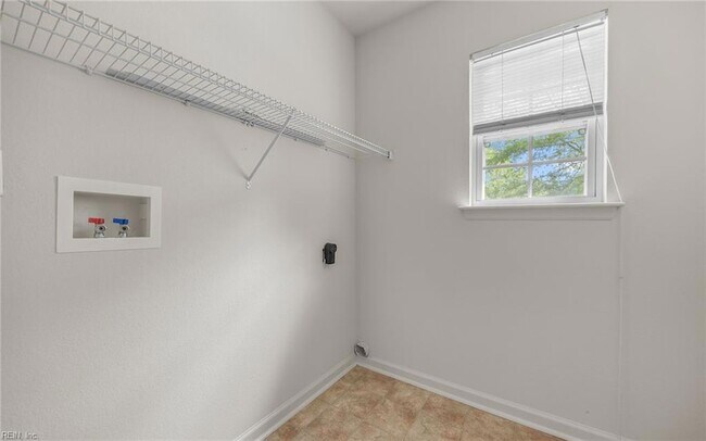Building Photo - 310 Canaan Cir