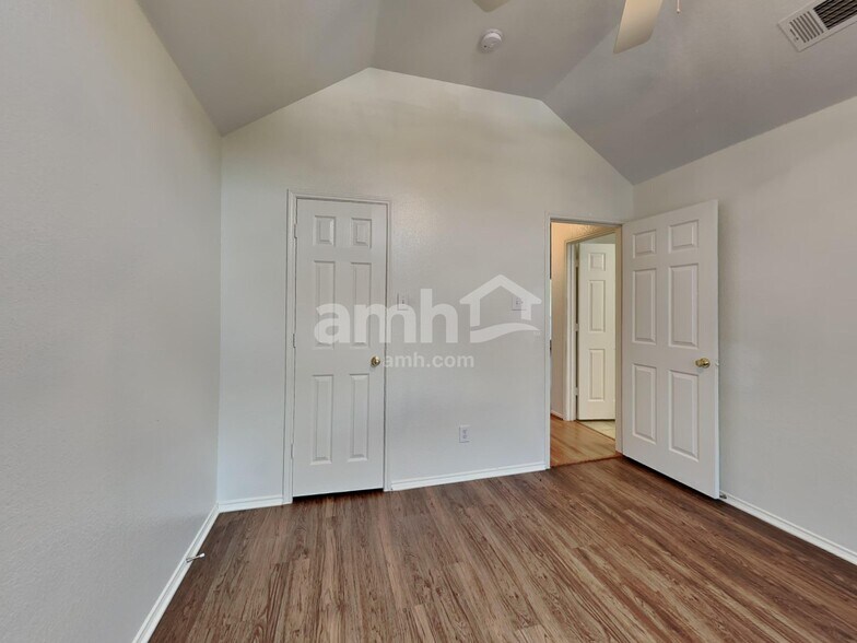 Building Photo - 733 Morgan Dr