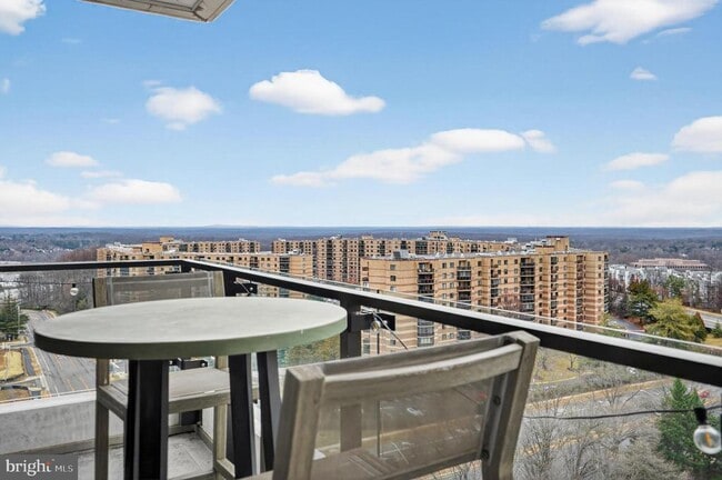 Building Photo - 1650 Silver Hill Dr