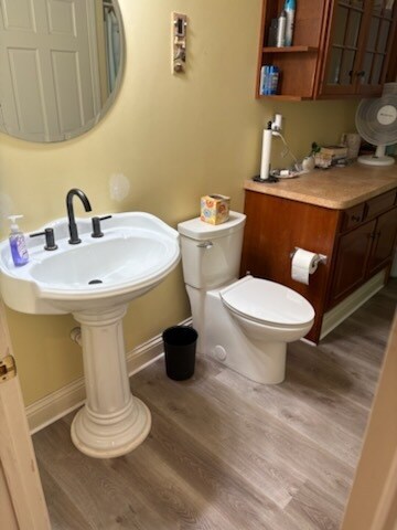 Building Photo - 672 Center St