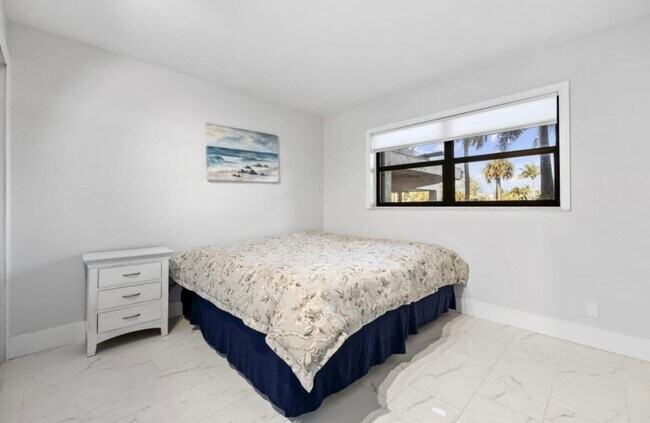 Building Photo - 9400 S Ocean Dr