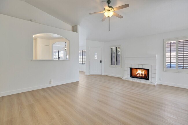 Building Photo - Beautiful home in gated community in Ahwatukee now available!