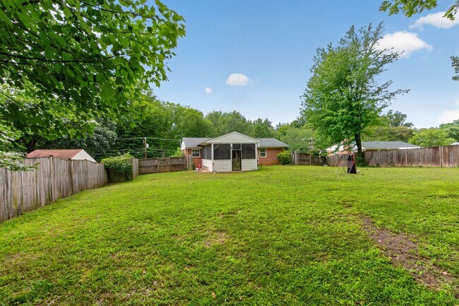 Building Photo - 4725 Springbrook Dr