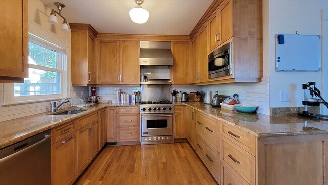 Building Photo - 52 Hillsdale Rd