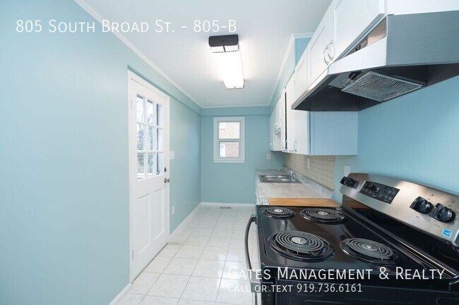 Building Photo - 805 S Broad St