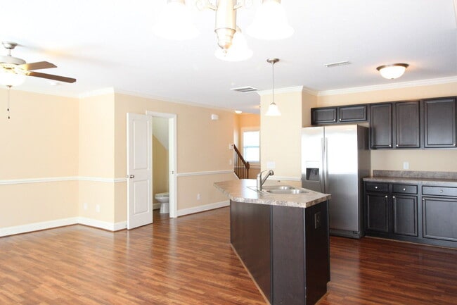 Building Photo - 120 Chandler Dr