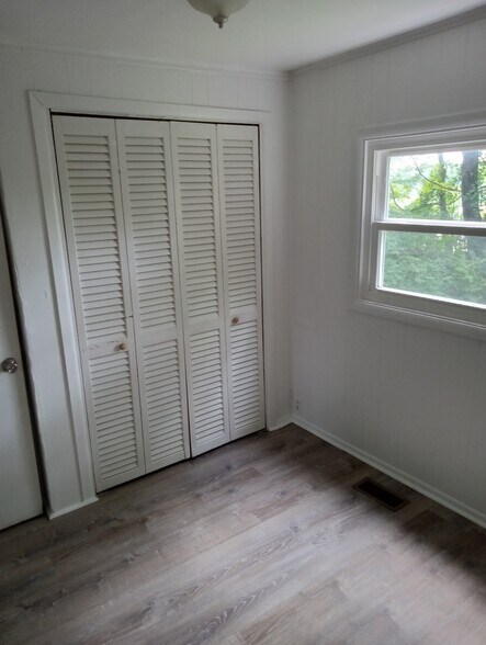 Building Photo - 4126 Apex Dr