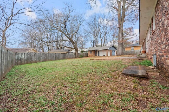 Building Photo - 403 Hillmont Cir NW