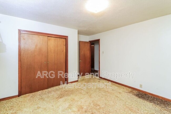 Building Photo - 6822 Wallis Dr