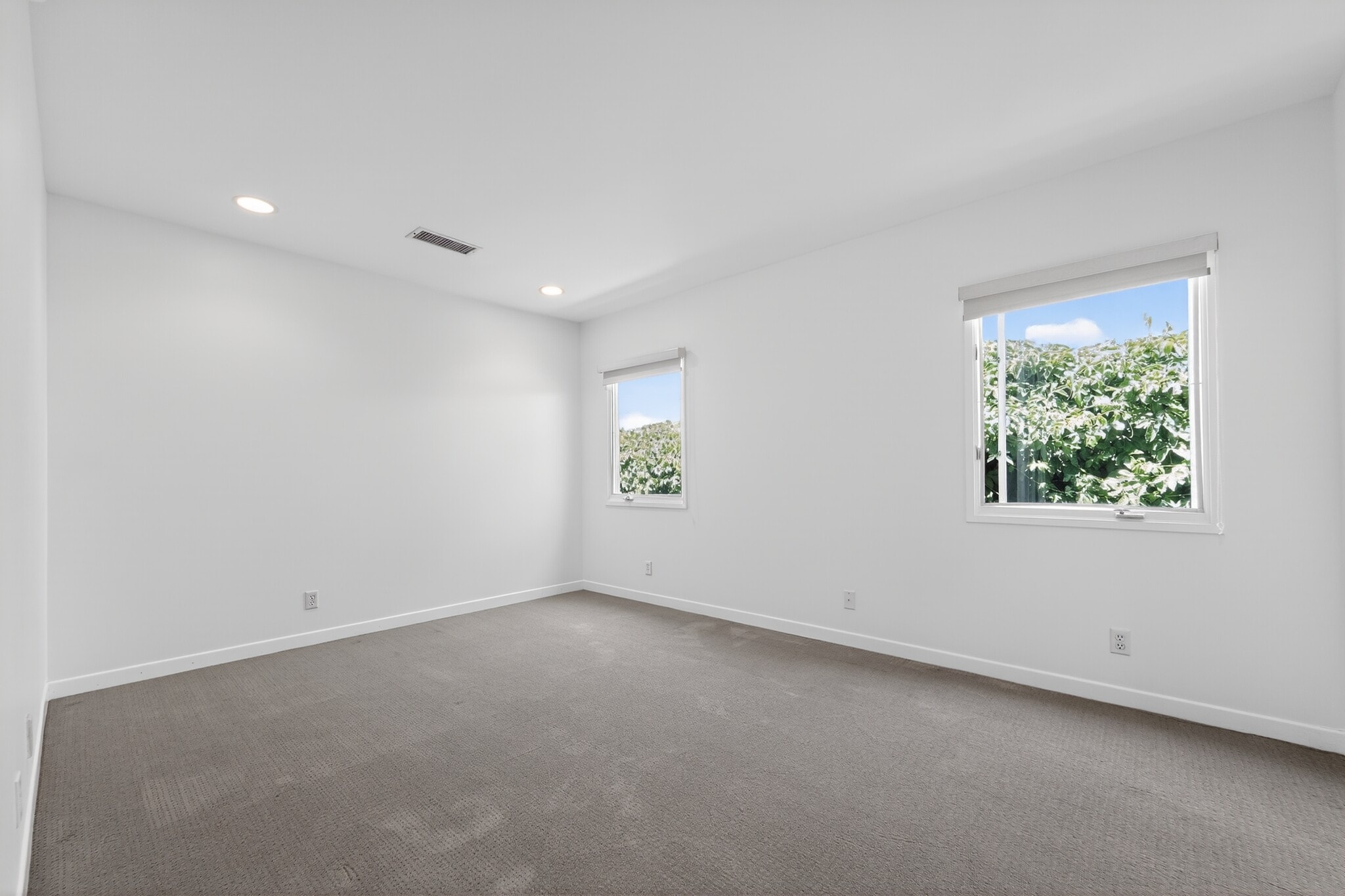 Building Photo - 13047 Dickens St