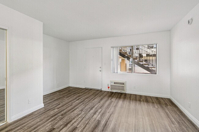 Floorplan - 15444-15454 Chatsworth St.