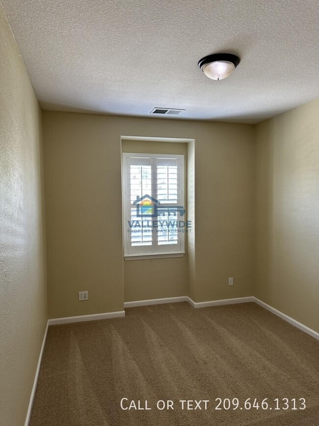 Building Photo - 2704 Acapulco Way