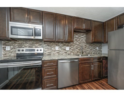 Building Photo - 11 Gibbs St