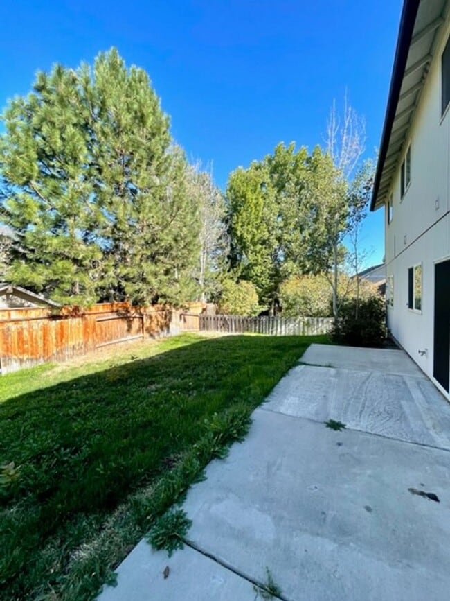 Building Photo - 61349 Elkhorn St