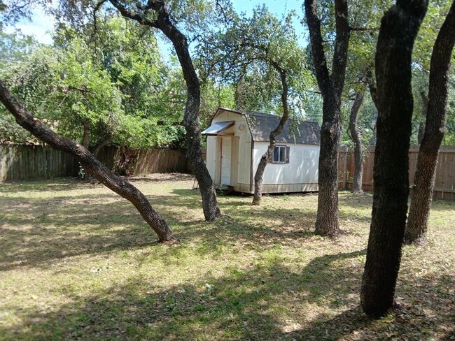 Building Photo - 10015 Woodland Village Dr