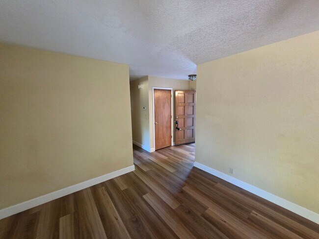Building Photo - Charming Family Home for Rent in Auburn, C...