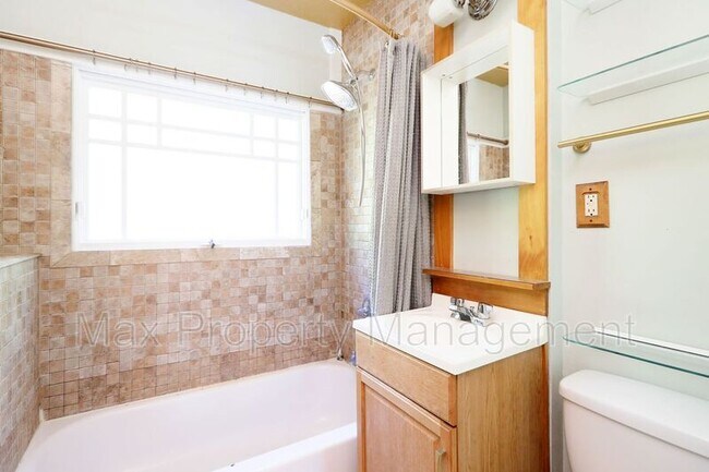 Building Photo - 660 27th St