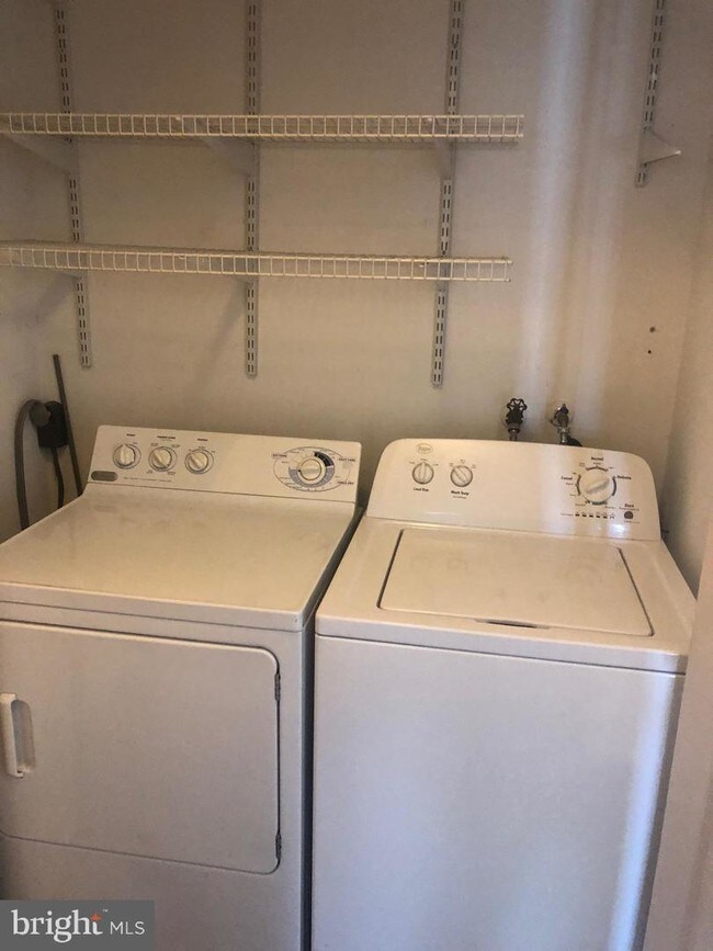 Building Photo - 2900 State Hill Rd