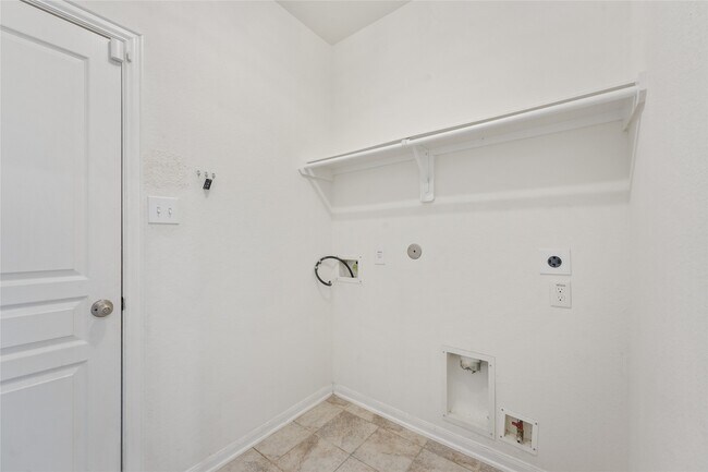 Building Photo - 5006 Fairwater Ct