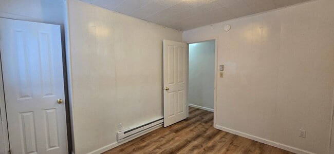 Building Photo - 2 Bedroom up stairs apartment