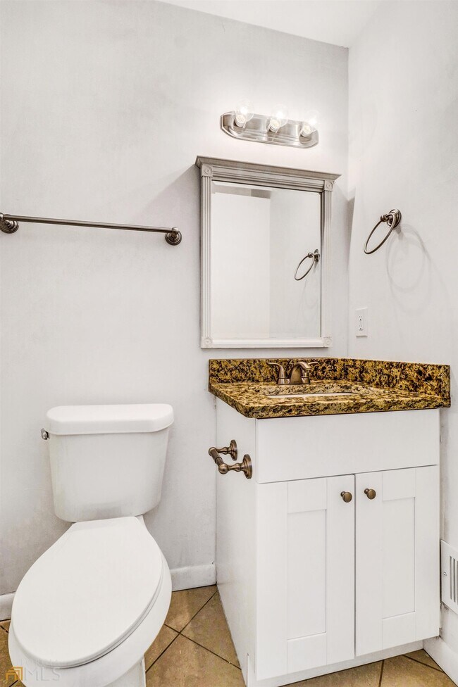 Building Photo - 2537 Bonnybrook Dr SW