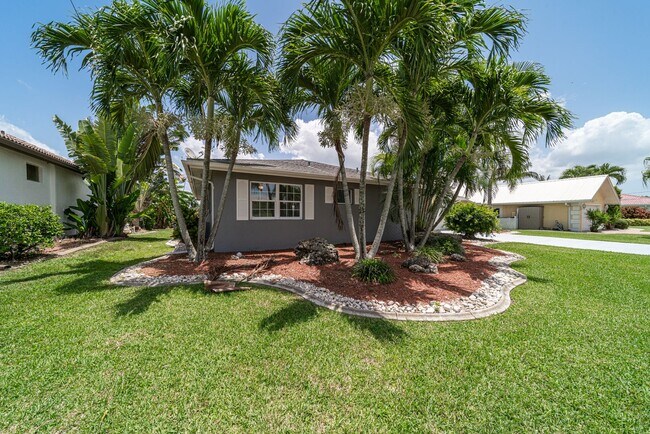 Building Photo - Welcome to your dream rental in Cape Coral! This fully remodeled, MONTH TO MONTH available home.