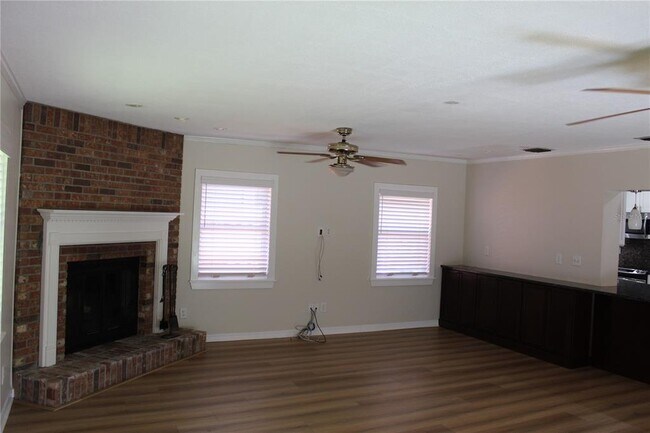 Building Photo - 4506 W Leona St