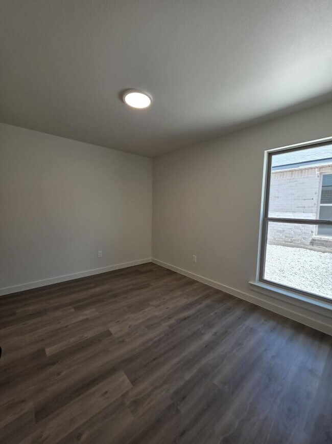 Building Photo - 908 Gold Rush Ave